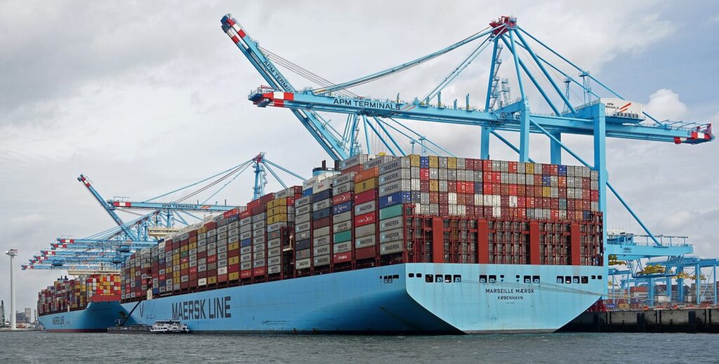 Container terminal with ship-to-shore cranes