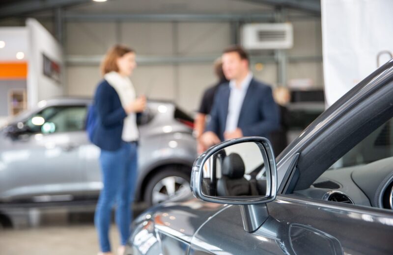 Customer consultation about importing a used car from Japan