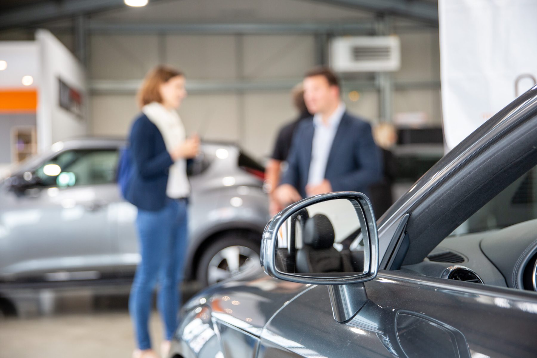 Customer consultation about importing a used car from Japan