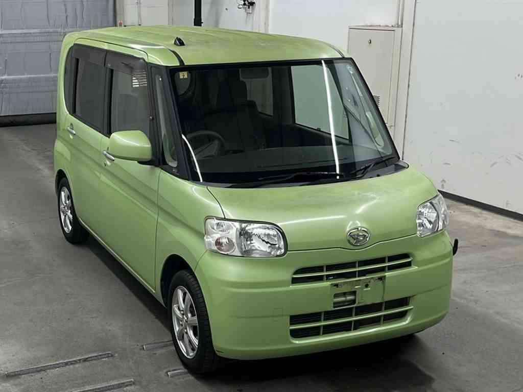 Green Daihatsu Tanto kei car from Japan