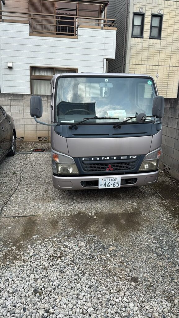Mitsubishi Fuso Canter light truck in stock in Japan